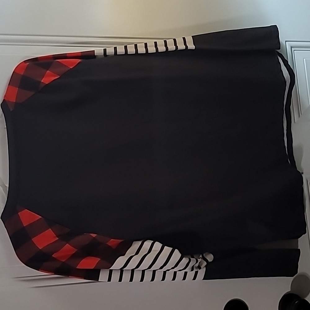 Black Long Sleeve Top with Red and White Heart Design - Picture 7 of 8